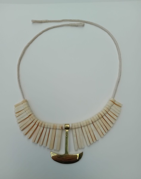 Necklace boat